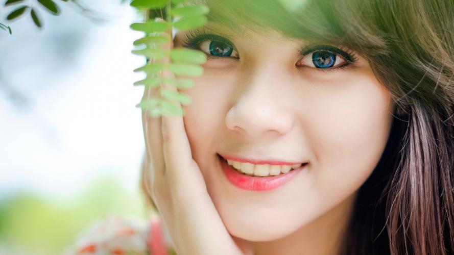 归国华侨心系香云纱 展现东方“软黄金”之美